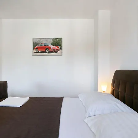 Modern In Drvenik With Balcony 아파트