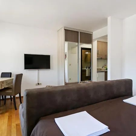 아파트 Modern In Drvenik With Balcony *